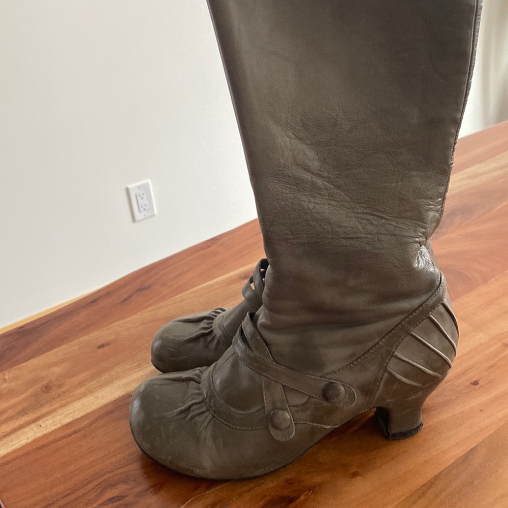 Miz Mooz muted olive colored heeled boots sz 6.5